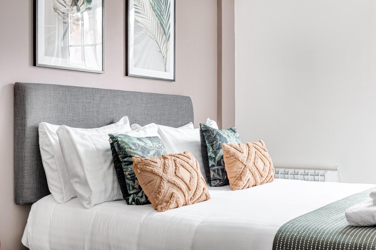 Homely 2 Beds Apt Up To 5 Guests-Wifi By Tent Serviced Apartments Chertsey Exterior photo